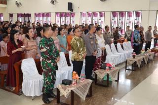 Keluarga Besar Polres Nias Rayakan Natal Penuh Sukacita dan Kebersamaan